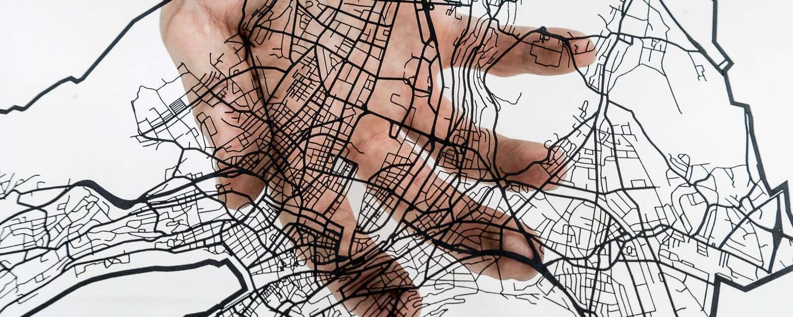 Das Strassennetz von Zürich, laser geschnitten aus schwarzem Papier