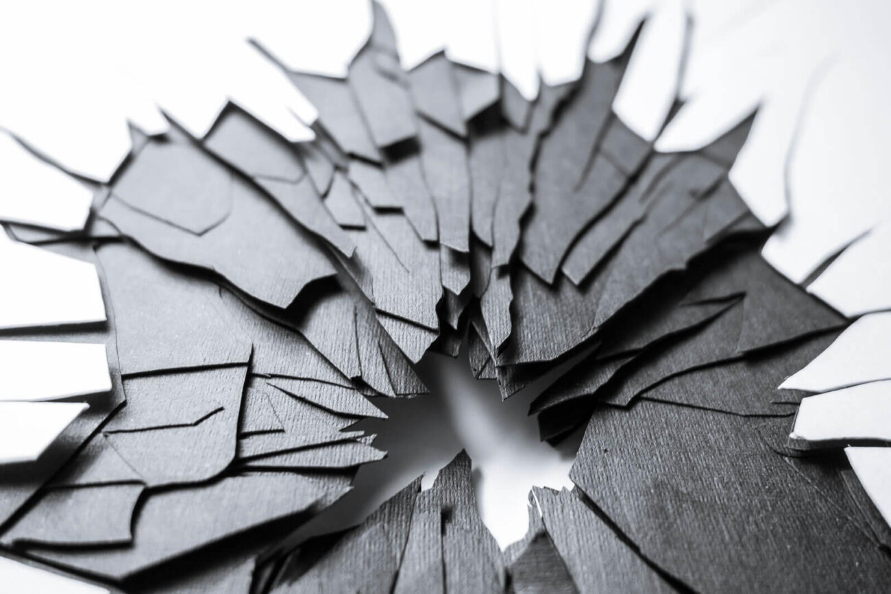 Abstract fractures in paper layers. Graphic design and laser cut by Robin Hanhart
